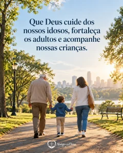 Cartão de família com três gerações caminhando de mãos dadas em parque e a mensagem “Que Deus cuide dos nossos idosos, fortaleça os adultos e acompanhe nossas crianças.”