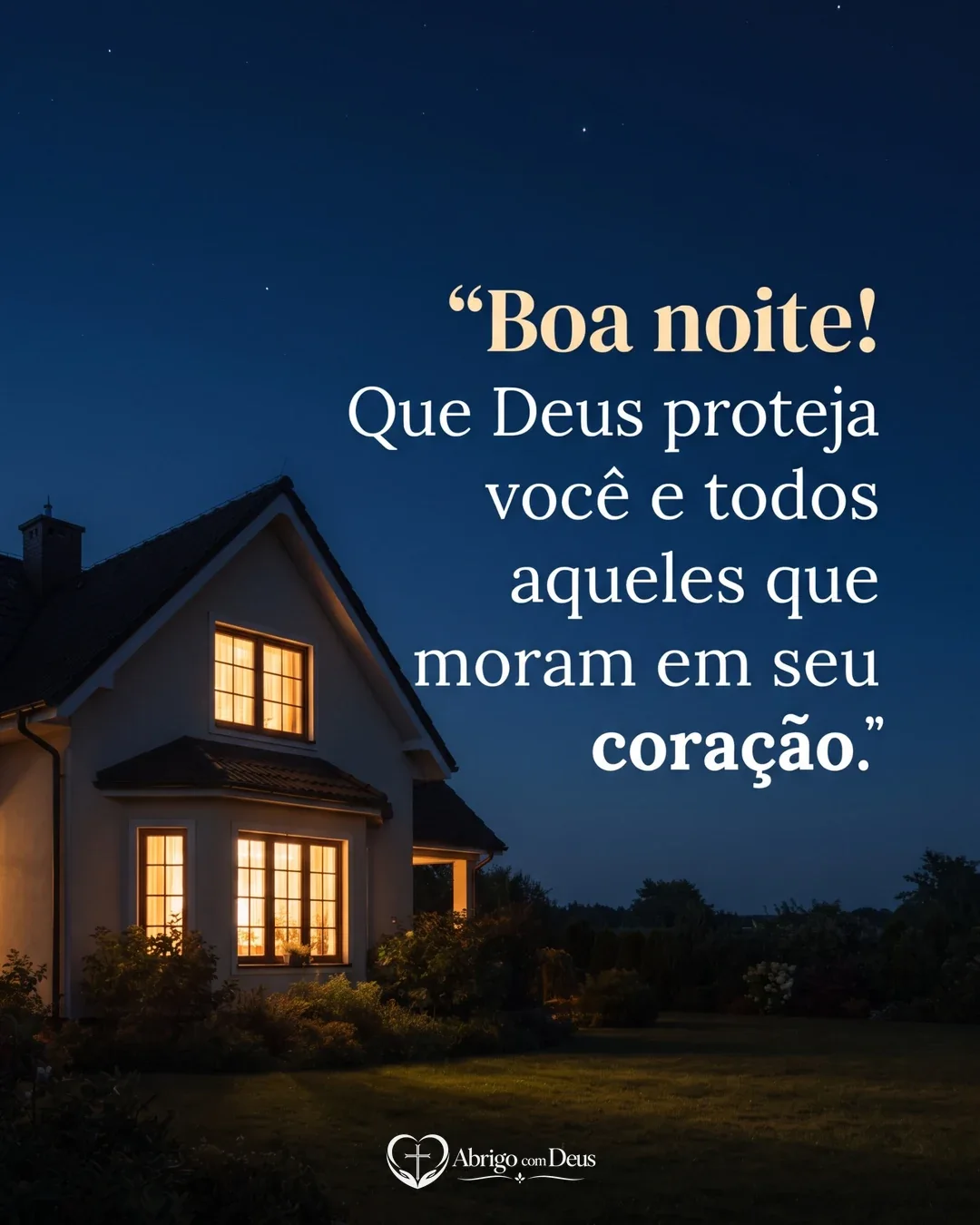 Cartão de boa noite com casa iluminada sob céu estrelado e mensagem pedindo proteção de Deus para quem mora no coração.