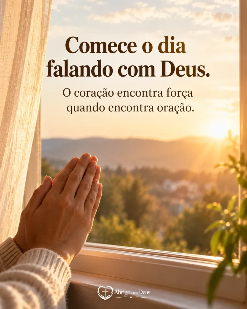 Cartão com mãos unidas em oração diante de uma janela ao amanhecer e mensagem sobre começar o dia falando com Deus.